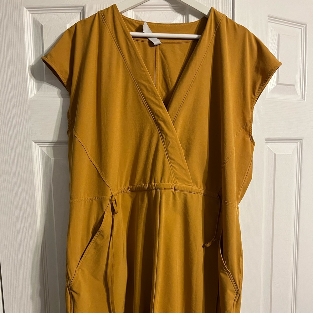 Athleta Marlow romper, XL, in Tuscan Gold